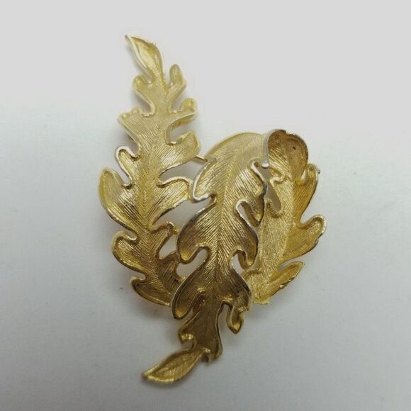 Vintage Lisner Gold Tone Leaf Shape Brooch, Abstract Unisex Design Signed Estate - Picture 7 of 7